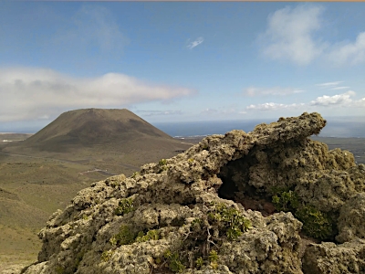 Abwechslungsreiche Rund- und Höhenwanderung ab/bis Máguez via Vulkan Los Helechos und Riscokliff